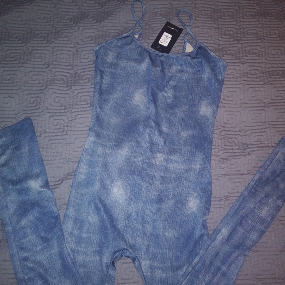 Jumpsuit - Picture 5 of 6